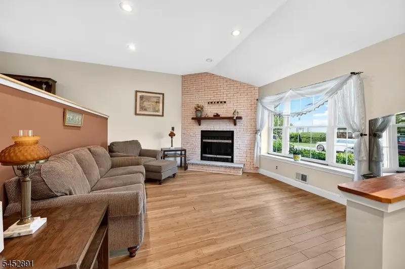 65 Freemont Ct, Franklin, NJ 08873 - #3