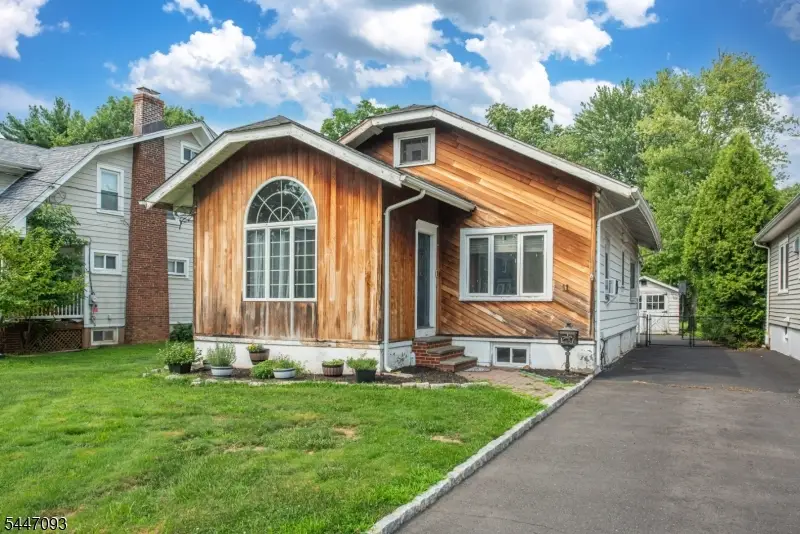 11 Farrington St, West Caldwell, NJ 07006 - #1