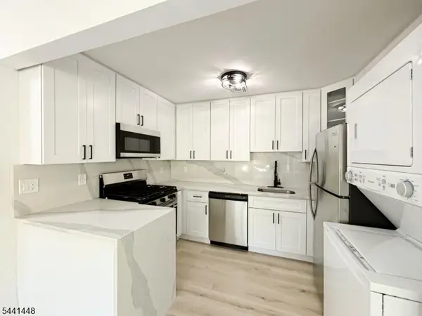 135 Falcon Ridge Way, Hamburg Boro, NJ 07419