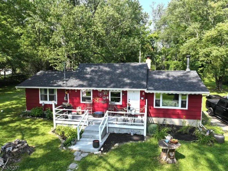 5 W Shaytown Rd, Sandyston, NJ 07826 - #1