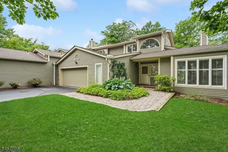 31 Stone Row Ln, Oak Ridge, NJ 07438 - #1