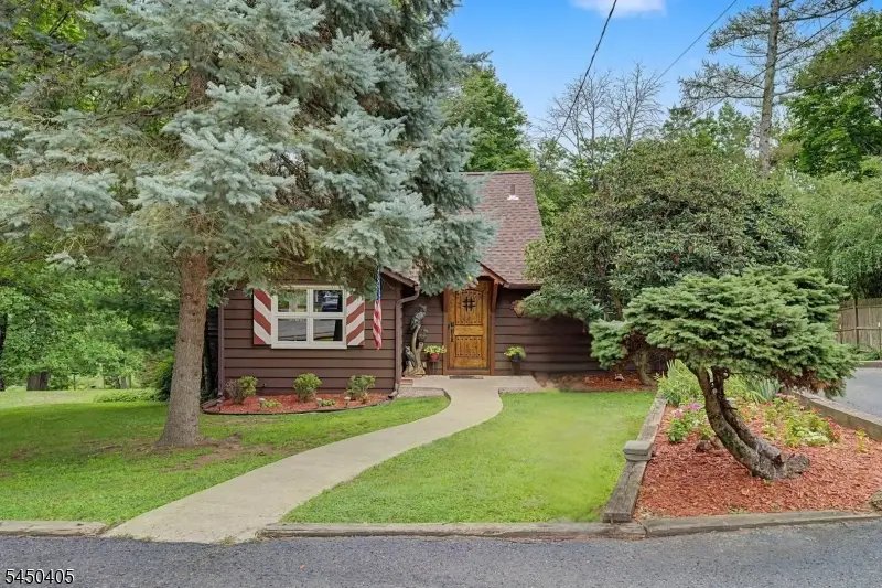 21 Shawnee Trl, Lake Mohawk, NJ 07871 - #2
