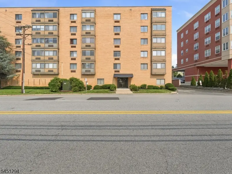 5 Linden St #6i, Hackensack, NJ 07601 - #2