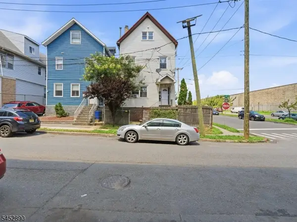 132 4th St, Elizabeth City, NJ 07206