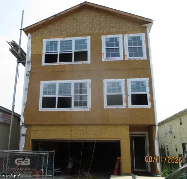 686 S 16th St, Newark City, NJ 07103
