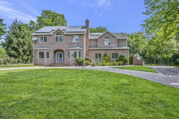 4 Brook St, Green Brook Twp., NJ 08812