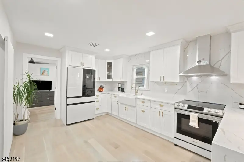 511 Roosevelt St, Roselle Park, NJ 07204 - #3