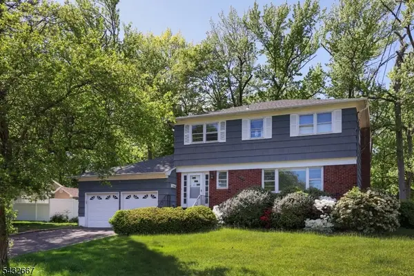 21 Saint Germain Dr, Clark Twp., NJ 07066
