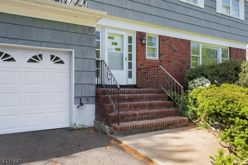 21 Saint Germain Dr, Clark, NJ 07066 - #3