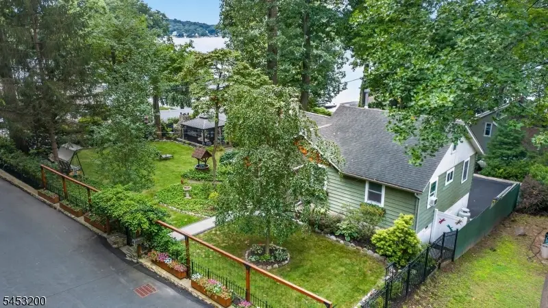165 New Jersey Ave, Lake Hopatcong, NJ 07848 - #3