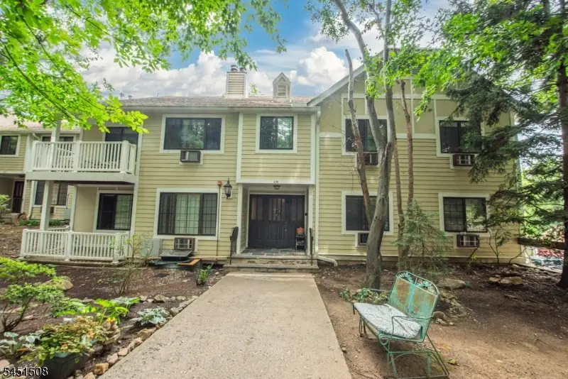 4 B-c Foxwood Dr #C, Morris Plains, NJ 07950 - #1