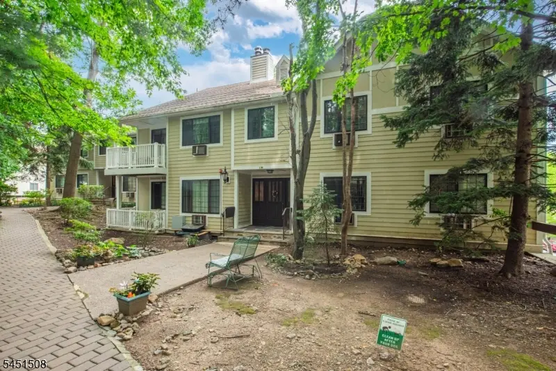 4 B-c Foxwood Dr #C, Morris Plains, NJ 07950 - #2