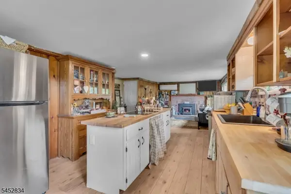 20 Plaza Dr, Hampton Twp., NJ 07860