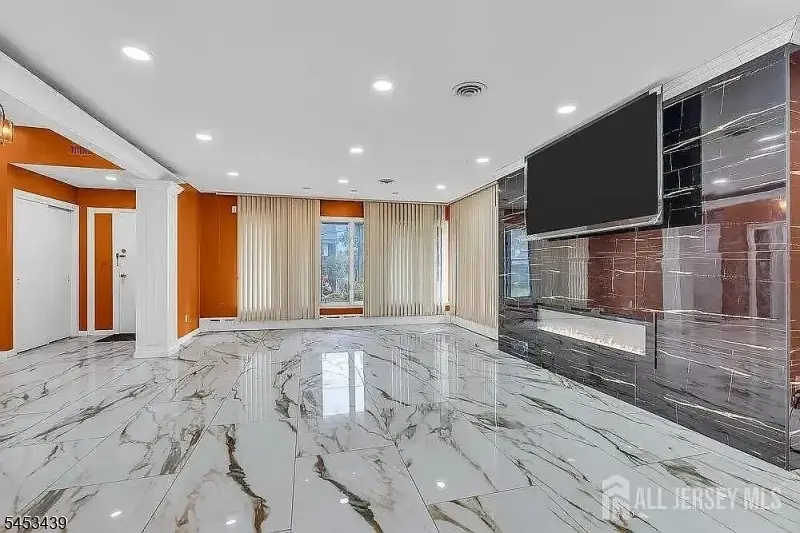 585 Noe Ave, Woodbridge, NJ 07095 - #2