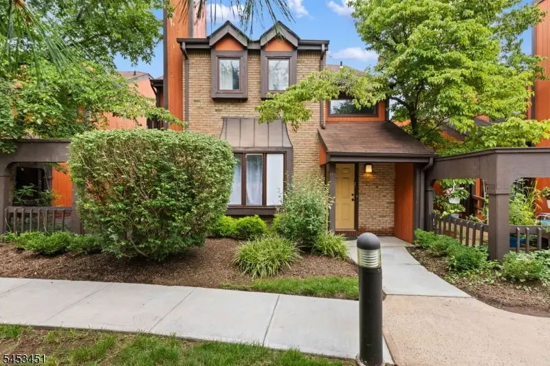 142 Riverbend Dr, North Brunswick, NJ 08902 - #1