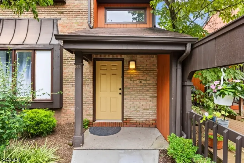 142 Riverbend Dr, North Brunswick, NJ 08902 - #2