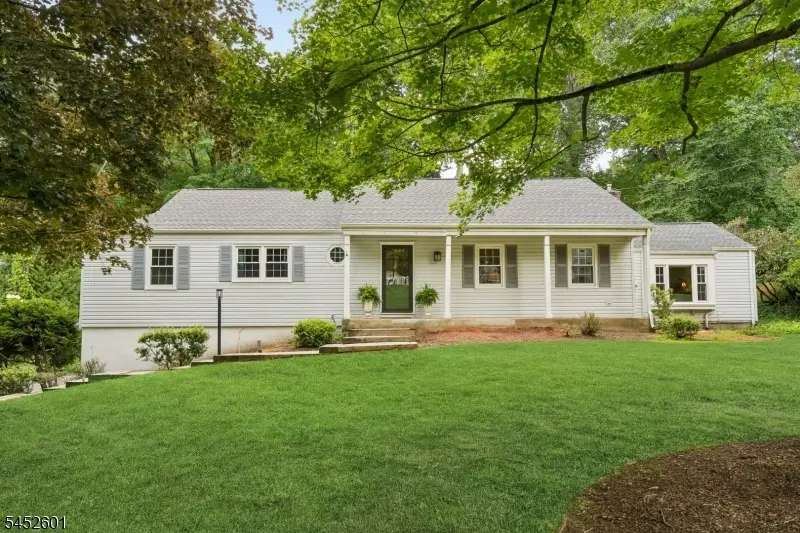 16 Fieldstone Dr, Morris, NJ 07960 - #2