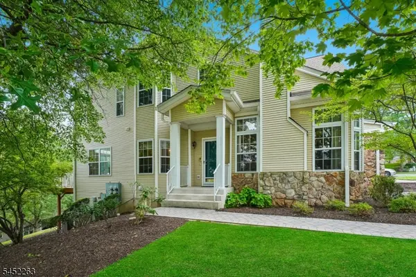 44 King George Rd, Green Brook Twp., NJ 08812