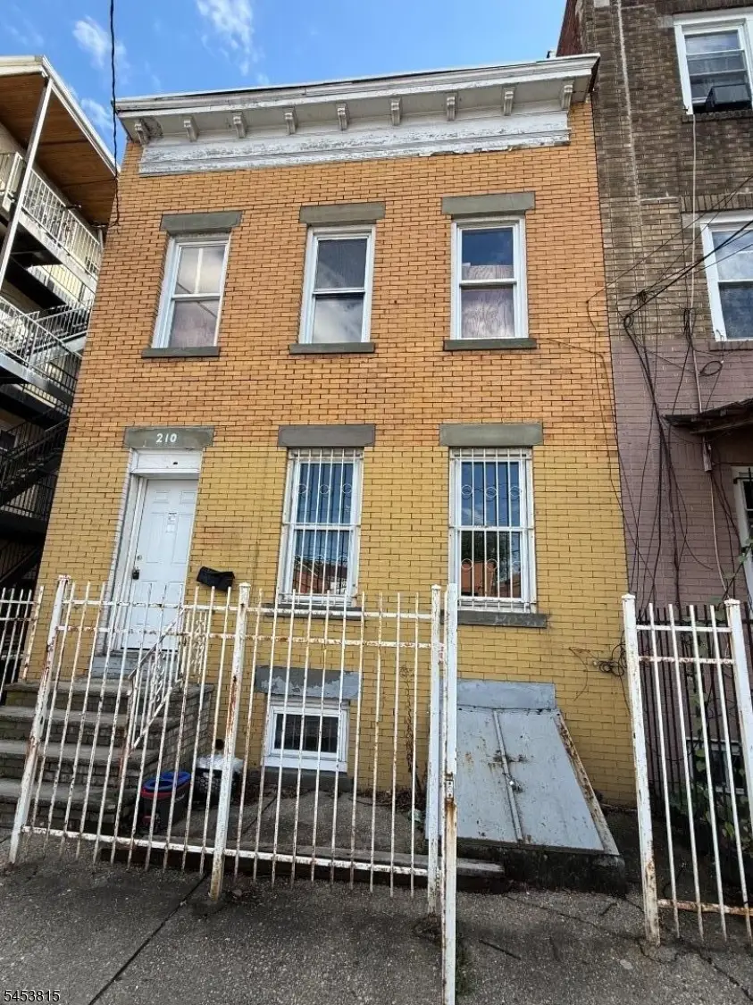210 Berkeley Ave, Newark, NJ 07107 - #1