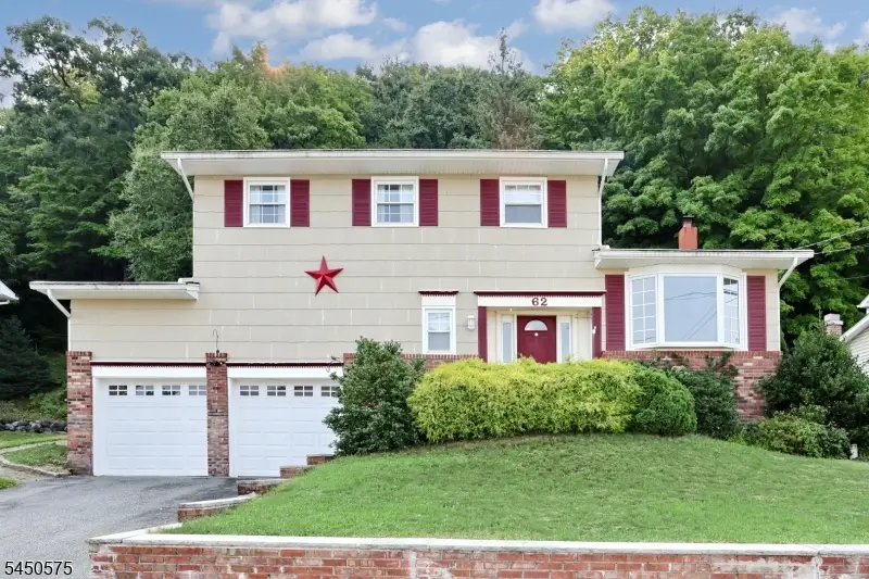 62 Molinari Dr, Wanaque, NJ 07465 - #1