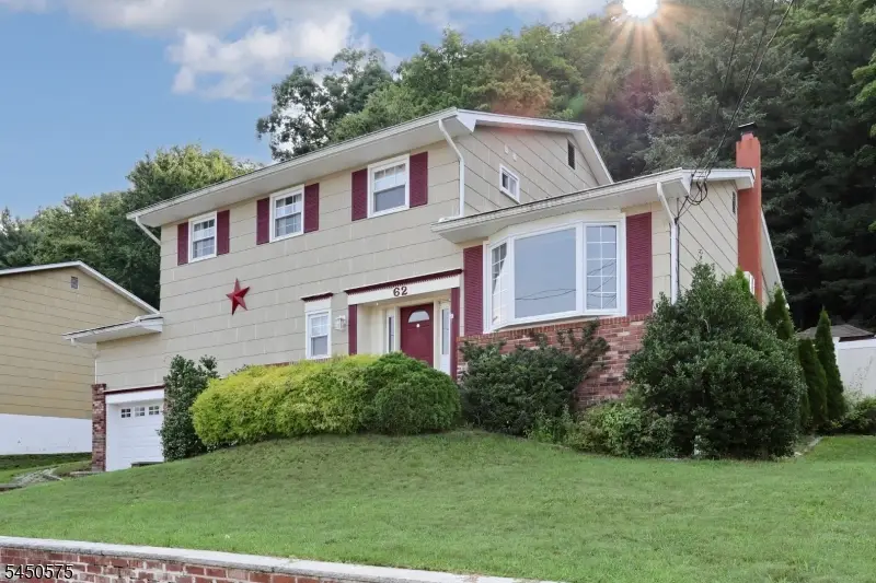 62 Molinari Dr, Wanaque, NJ 07465 - #2