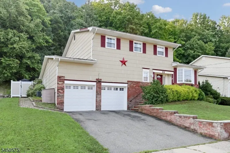 62 Molinari Dr, Wanaque, NJ 07465 - #3