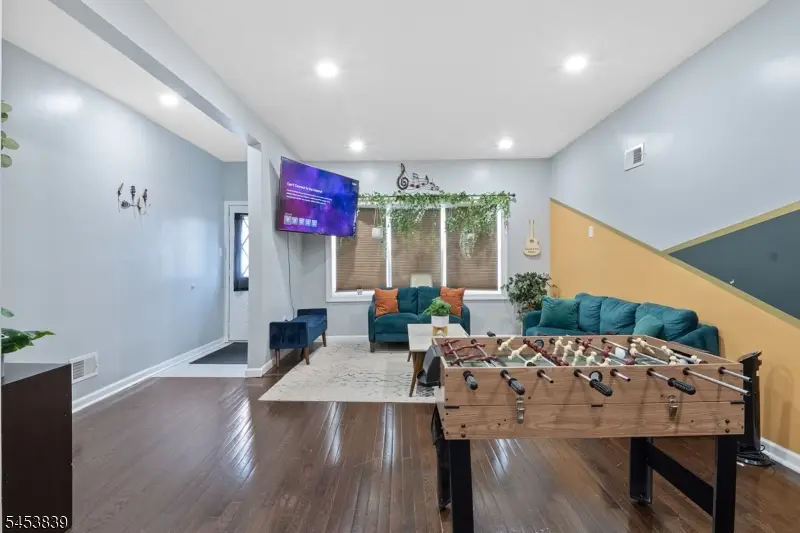 84 W 3rd St, Bayonne, NJ 07002 - #3