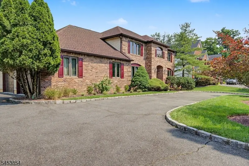 2 Birchwood Ct, East Hanover, NJ 07936 - #3