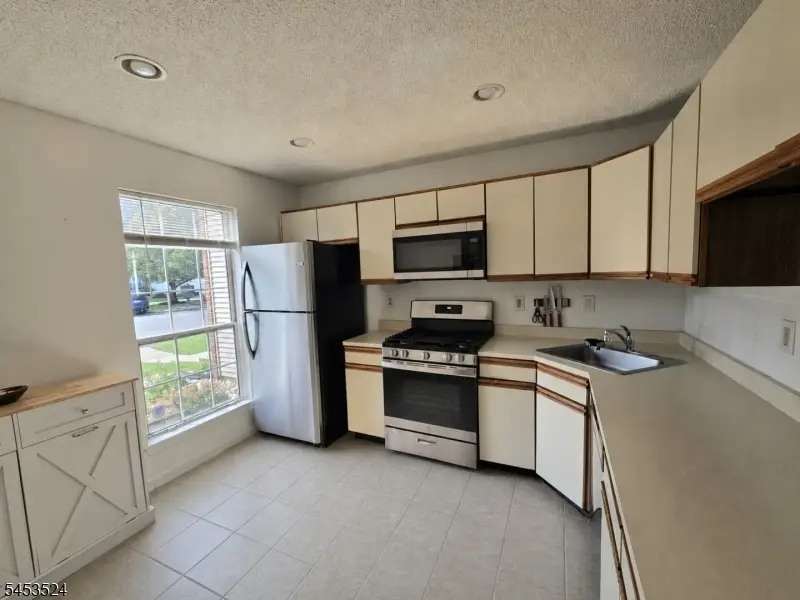 87 Goodwin Dr, North Brunswick, NJ 08902 - #3
