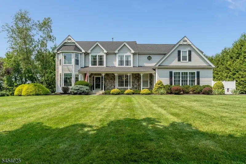 30 Meadowview Dr, Lopatcong, NJ 08865 - #1