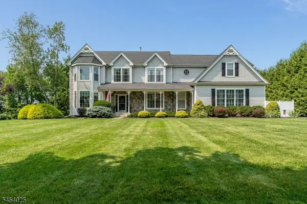 30 Meadowview Dr, Lopatcong Twp., NJ 08865