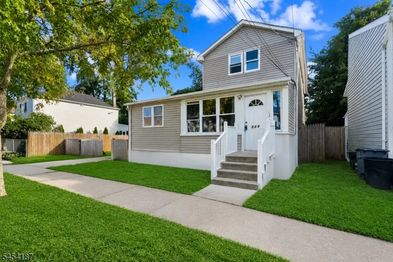229 Parkinson Ave, Hamilton, NJ 08610 - #3