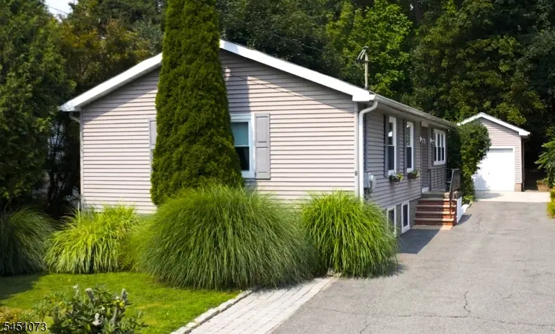 8 Martin Rd, Verona, NJ 07044 - #1