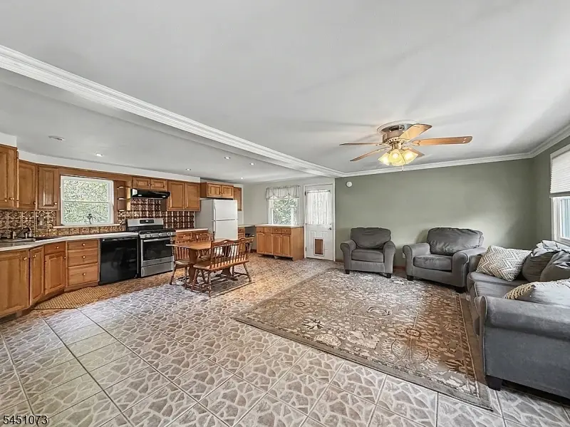 8 Martin Rd, Verona, NJ 07044 - #3
