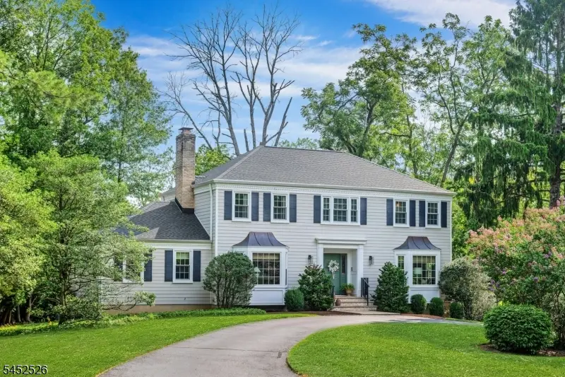 5 Oechsner Ct, Berkeley Heights, NJ 07922 - #1