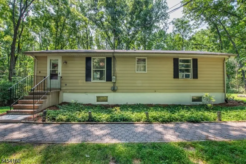 914 Aspen Dr, Stillwater, NJ 07860 - #1