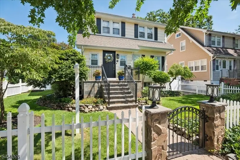 211 Walnut Ave, Bogota, NJ 07603 - #2