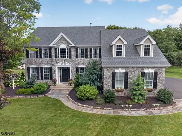 16 Meadowview Dr, Lopatcong Twp., NJ 08865
