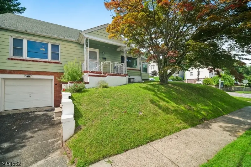 38 Lincoln Ave, Pleasantdale, NJ 07052 - #2