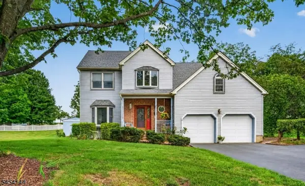 280 Stonehenge Dr, Lopatcong Twp., NJ 08865