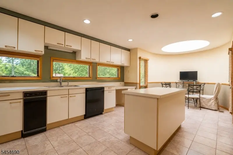 4 High Mountain Trl, Lincoln Park, NJ 07035 - #3
