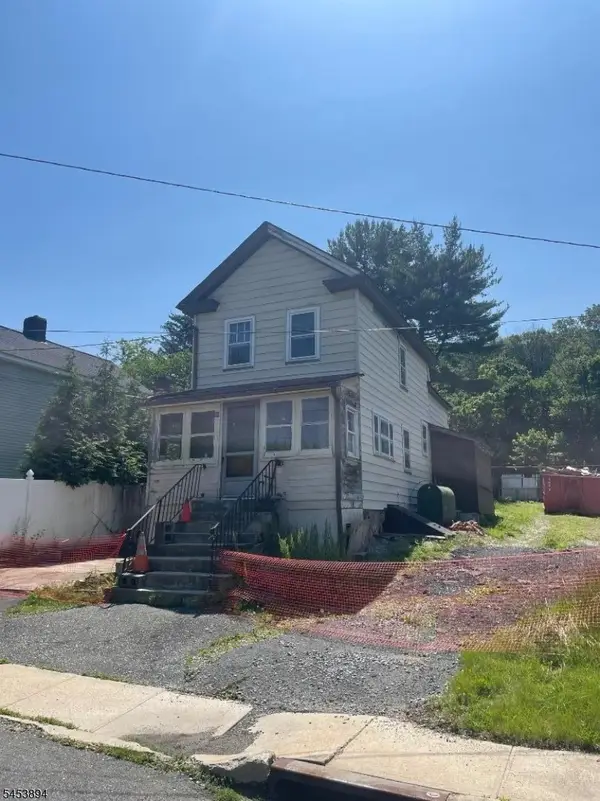 14 Green St, Oxford Twp., NJ 07863