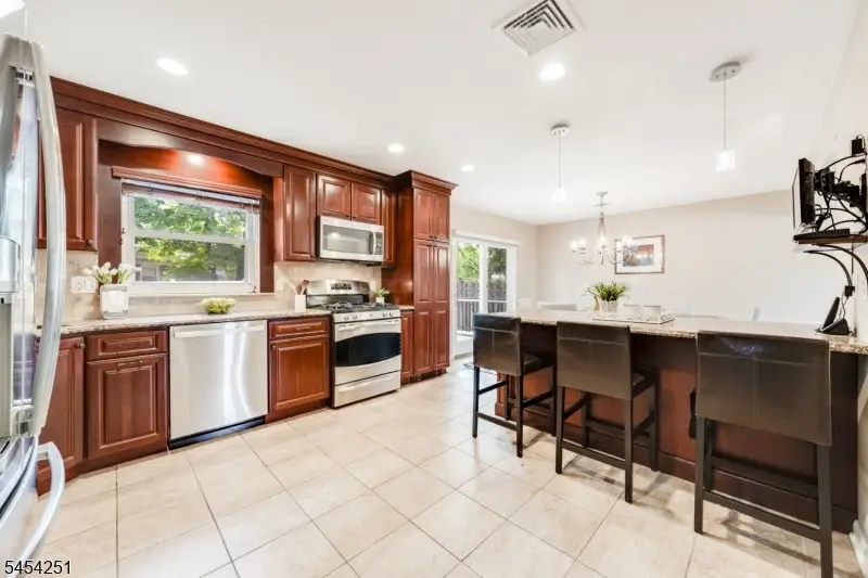 49 Country Club Ln, Springfield, NJ 07081 - #2