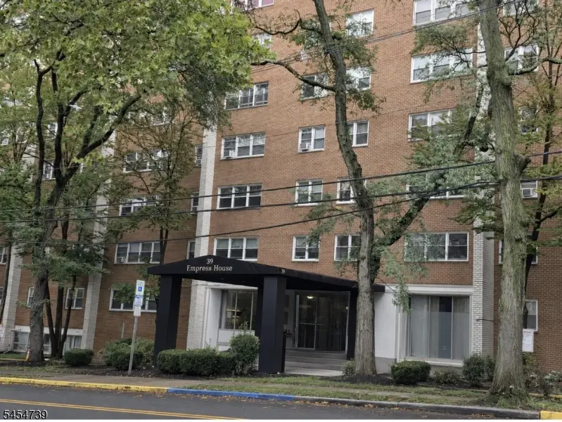 39 E 39th St #M1, Paterson, NJ 07514 - #1
