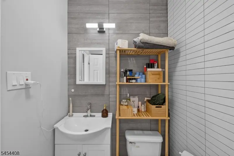 40-46 W 20th St #9, Bayonne, NJ 07002 - #2