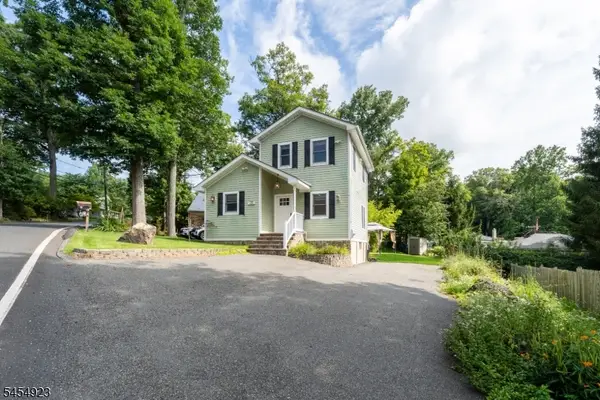 15 Northwestern Way, Hopatcong Boro, NJ 07843