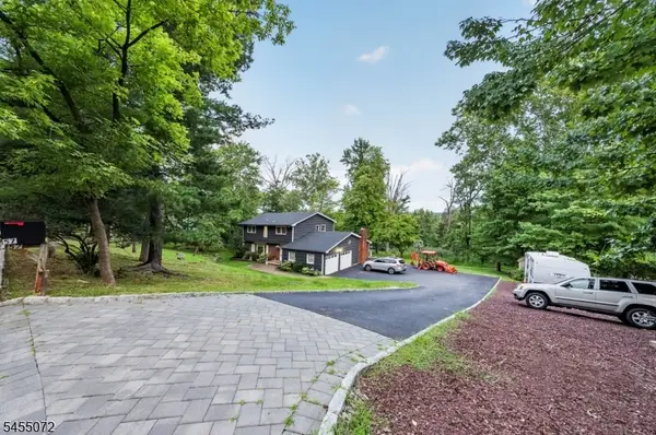 57 Longview Dr, Green Brook Twp., NJ 08812