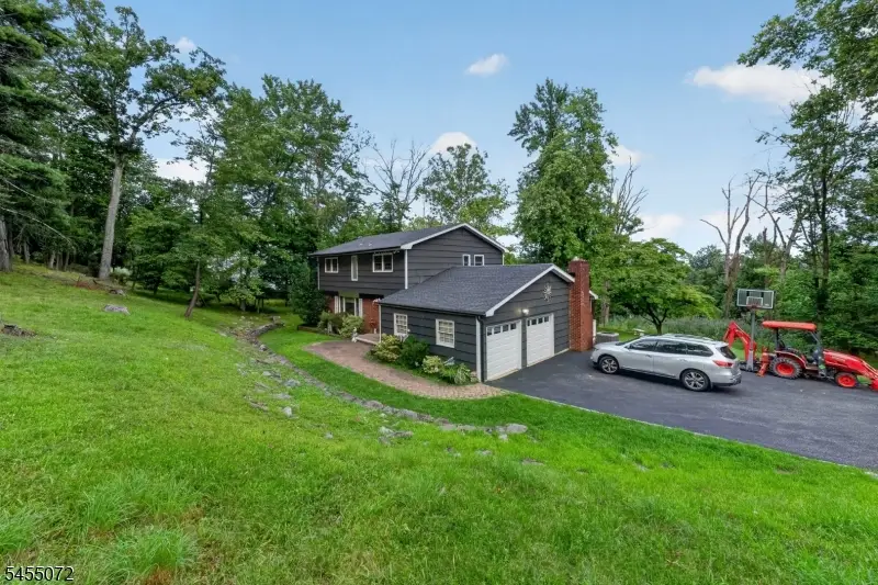 57 Longview Dr, Green Brook, NJ 08812 - #2
