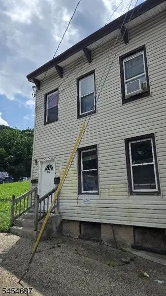 122 Spruce St, Paterson City, NJ 07501