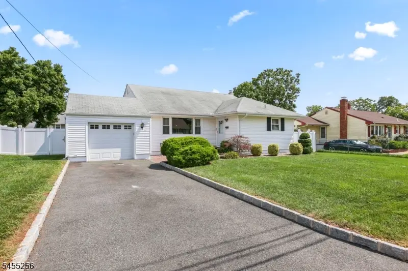 13 Briarwood Dr, Franklin, NJ 08873 - #1